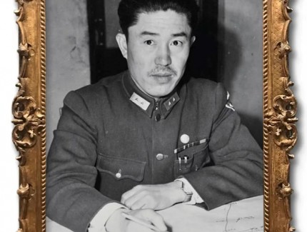 军旅书法家王成志同志应嘱为抗战名将郑洞国学校题写教学楼名