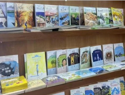 “全国儿童文学大奖书系”等亮相 北京图书订货会少儿读物品类丰富