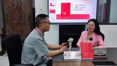 诗人丘英姿《铁血红花 —— 致敬英雄陈铁军》一书 以诗歌礼赞革命先烈精神