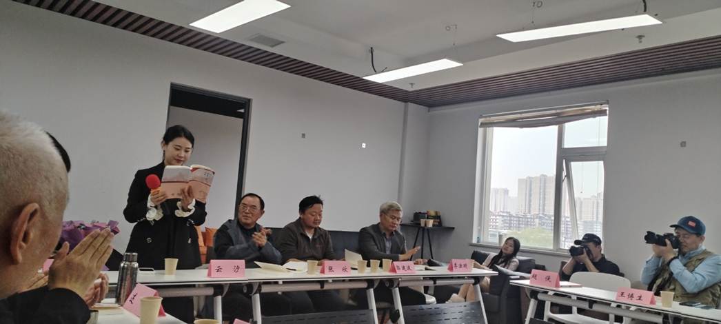 璐瑶诗集《铁人旗帜下的情愫》首发暨研讨会在京成功举办