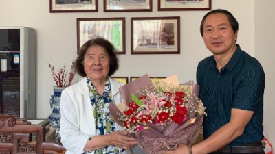 三十五载知遇 终生如沐春风——痛悼万绍芬先生
