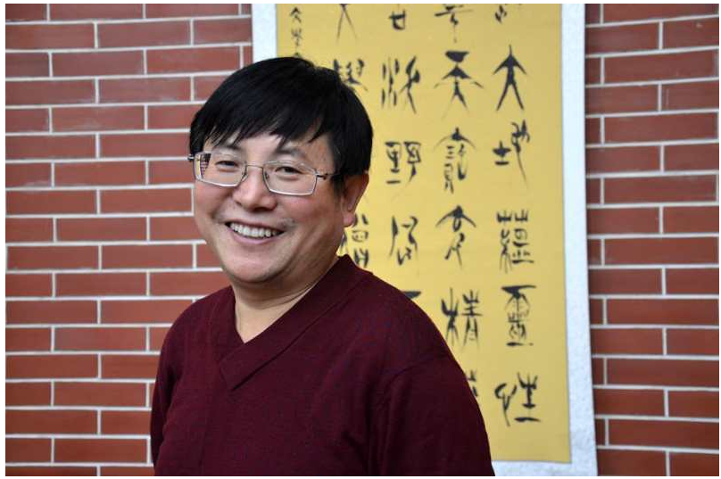 毛晓春纪实散文集《纸上低语是故乡》出版发行