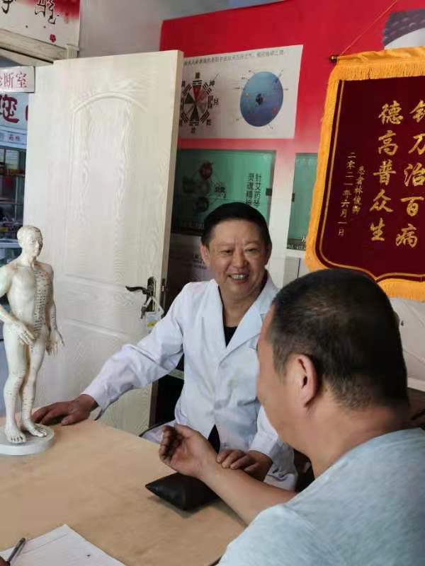 张崇素：医文同行 以效为先