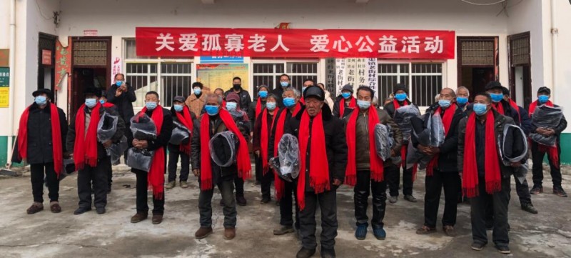 正念正心宗教学研究院执行院长张磊为家乡孤寡老人捐赠衣物生活物品 正念正心宗教学研究院执行院长张磊为家乡孤寡老人捐赠衣物生活物品
